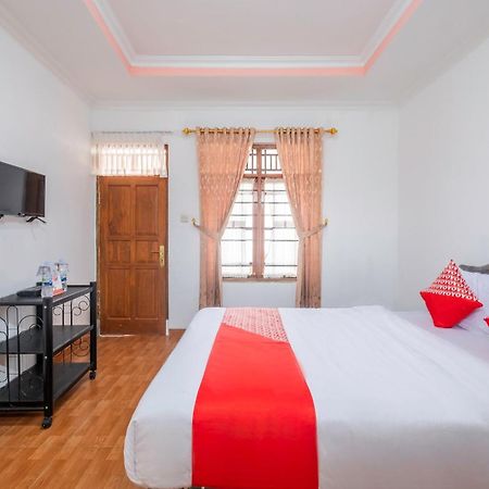 Capital O 1541 Puri Cikole Asri Hotel Lembang Exterior foto