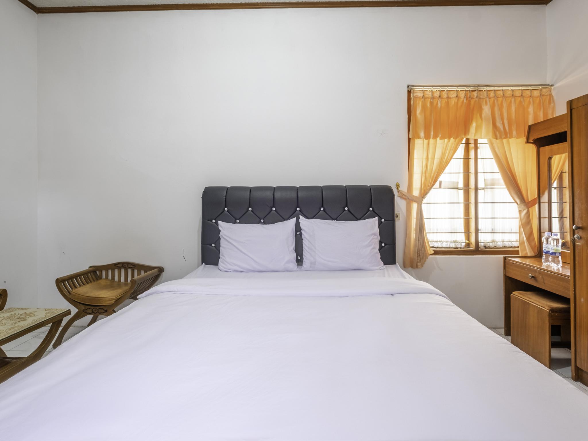 Capital O 1541 Puri Cikole Asri Hotel Lembang Exterior foto