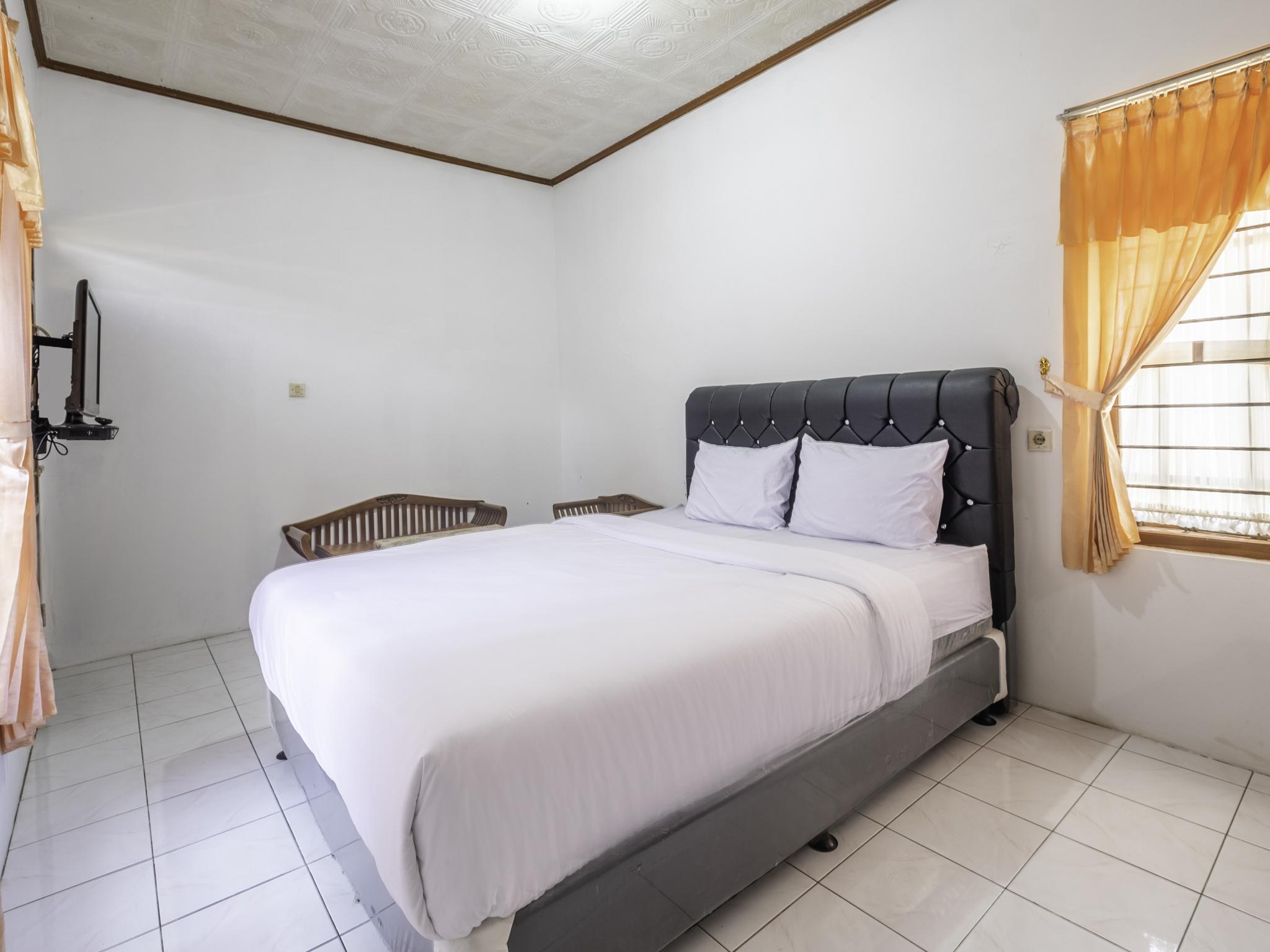 Capital O 1541 Puri Cikole Asri Hotel Lembang Exterior foto