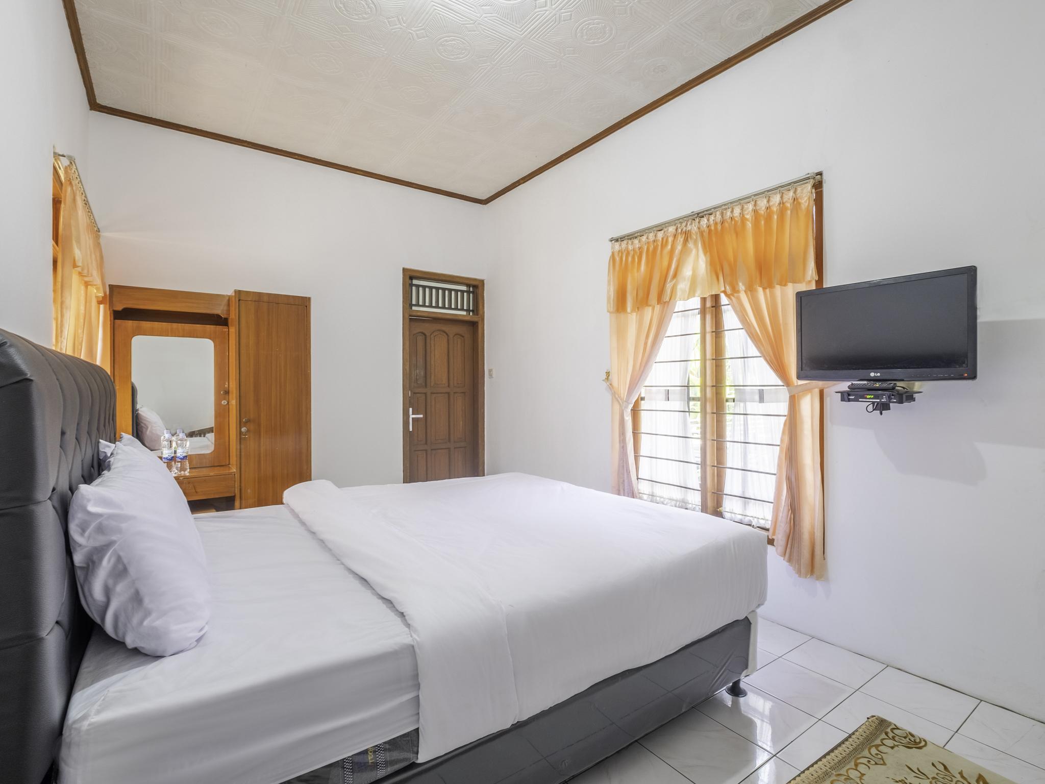 Capital O 1541 Puri Cikole Asri Hotel Lembang Exterior foto