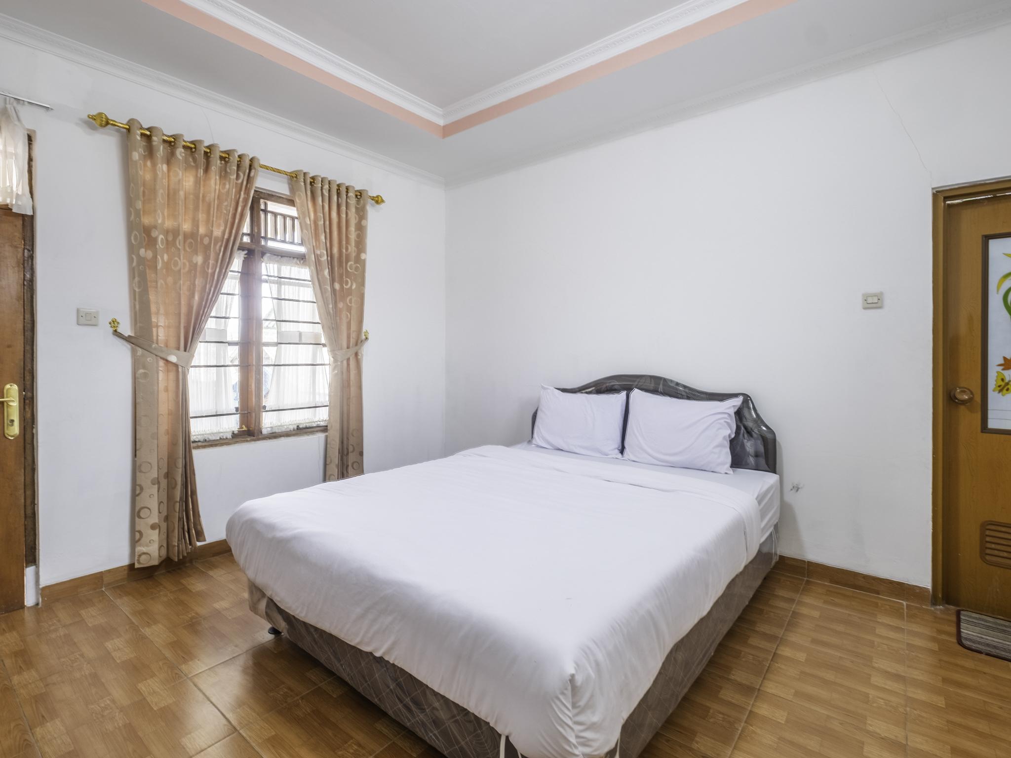 Capital O 1541 Puri Cikole Asri Hotel Lembang Exterior foto