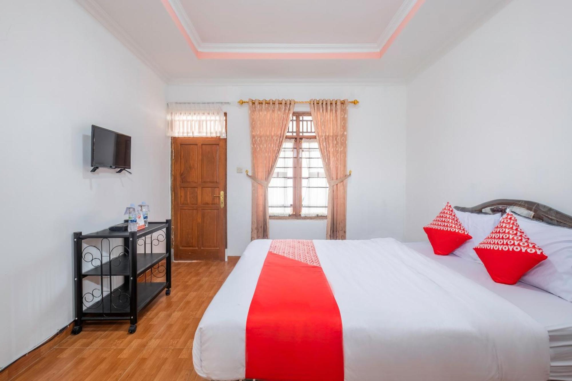 Capital O 1541 Puri Cikole Asri Hotel Lembang Exterior foto