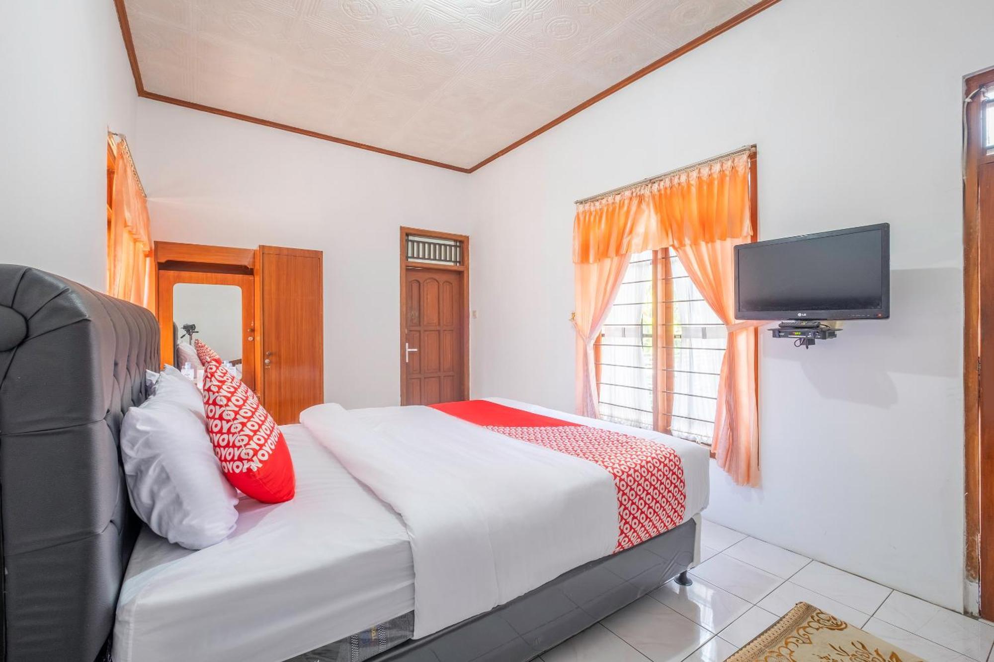 Capital O 1541 Puri Cikole Asri Hotel Lembang Exterior foto
