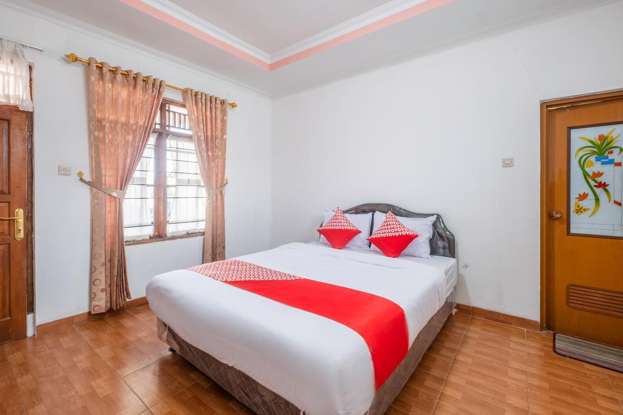 Capital O 1541 Puri Cikole Asri Hotel Lembang Exterior foto