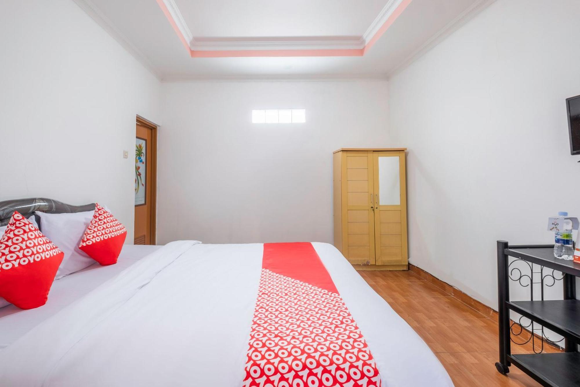 Capital O 1541 Puri Cikole Asri Hotel Lembang Exterior foto