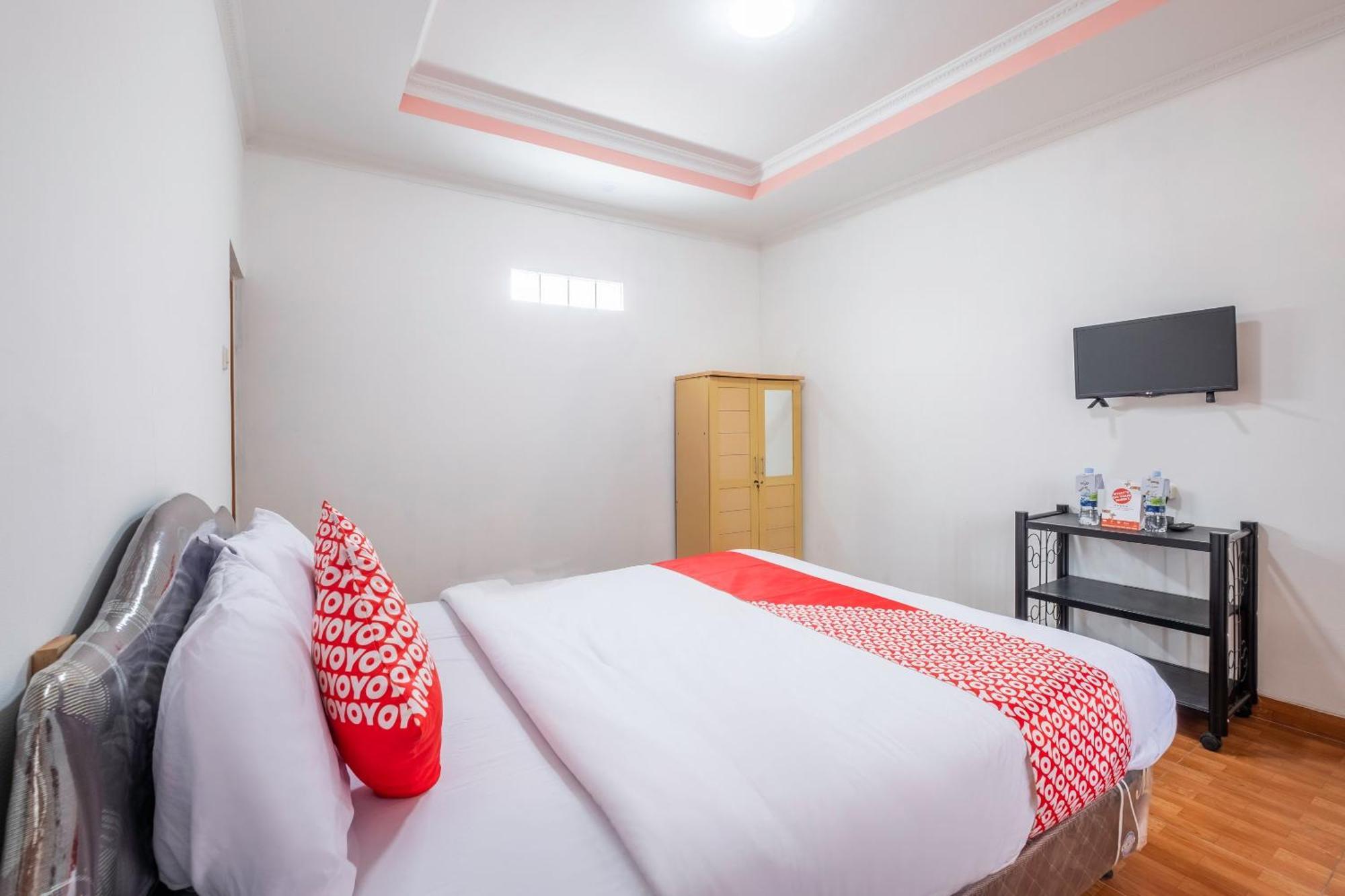 Capital O 1541 Puri Cikole Asri Hotel Lembang Exterior foto