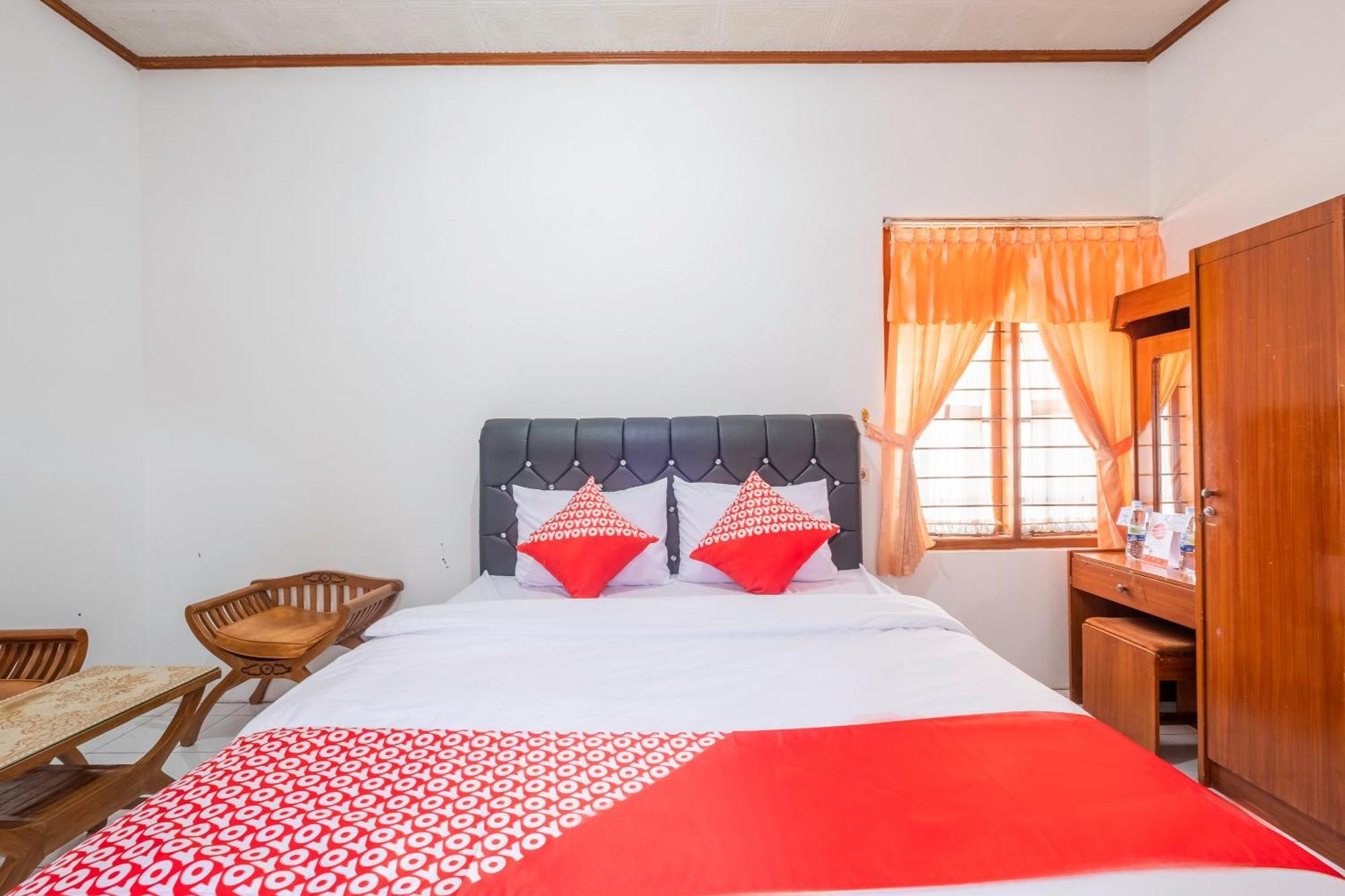Capital O 1541 Puri Cikole Asri Hotel Lembang Exterior foto